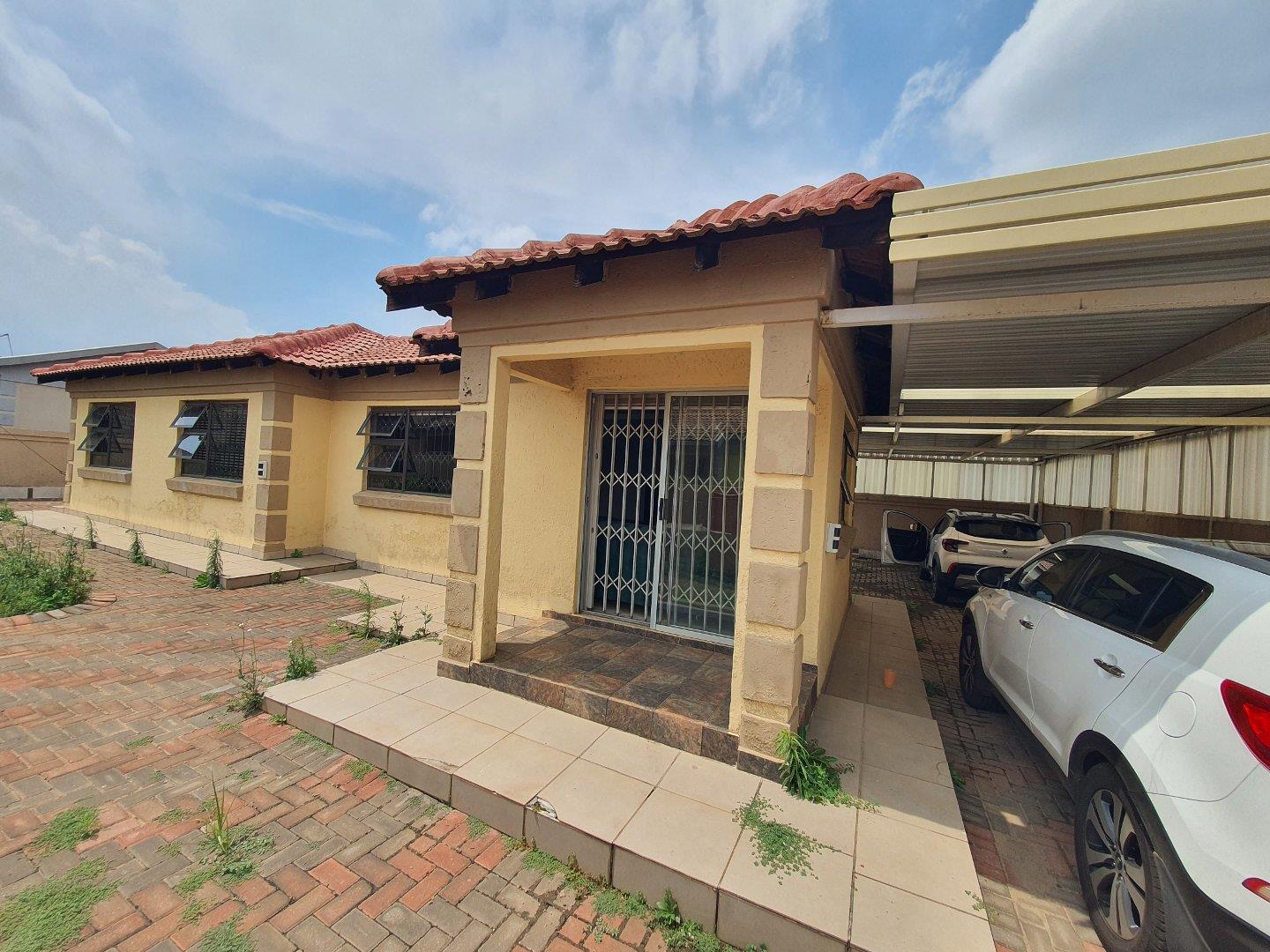 3 Bedroom House for sale in Leachville Ext 3 P24114052822