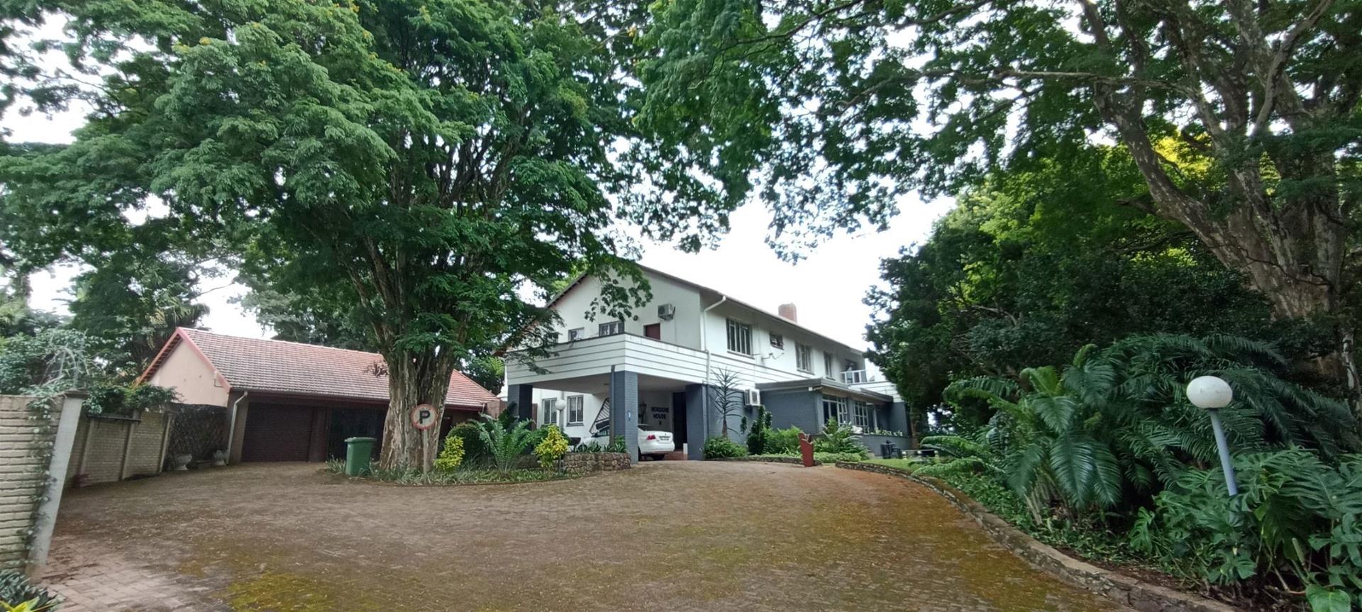 8 Bedroom Townhouse for sale in Beverley Hills P24114053273