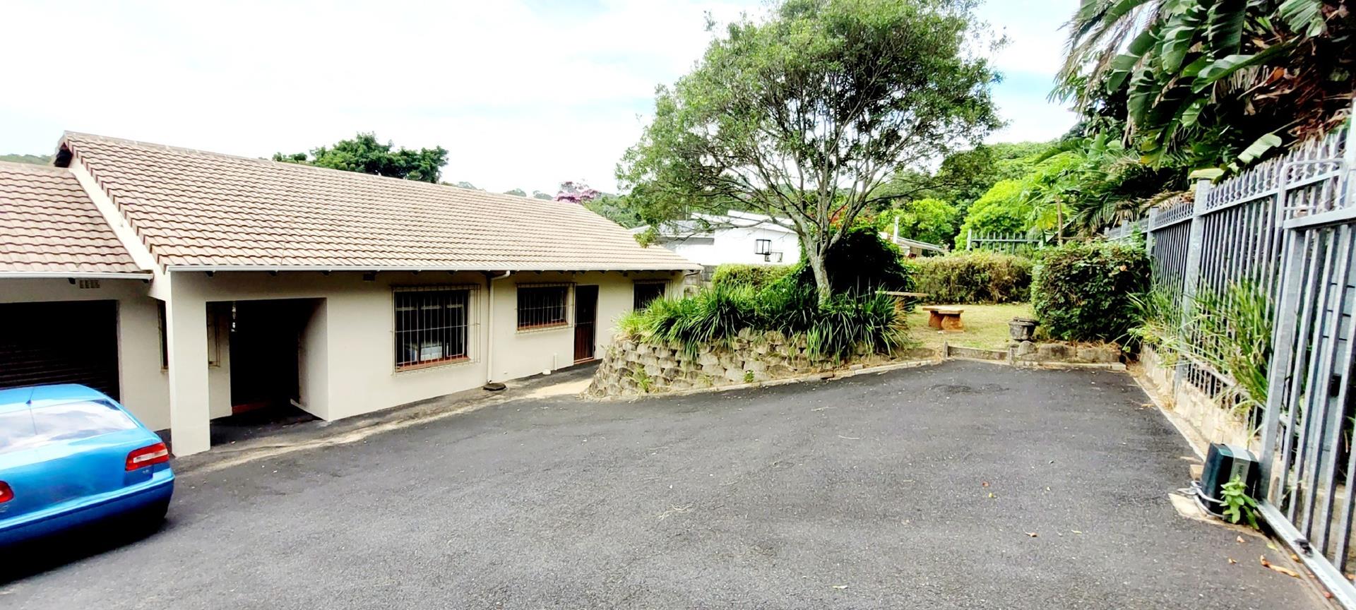 3 Bedroom House for sale in Uvongo Beach P24114053910