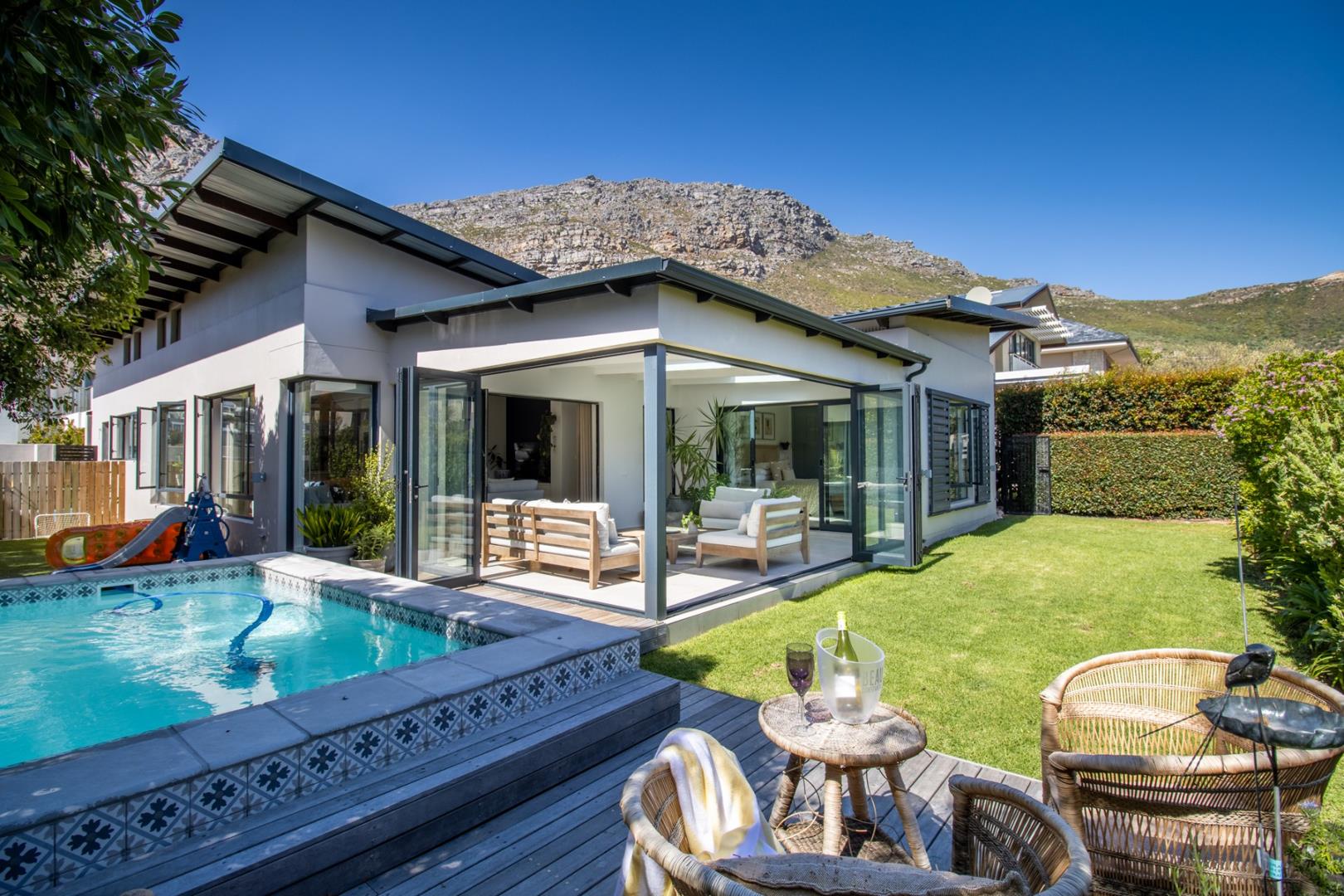 Stonehurst Mountain Estate Property Property and houses for sale in