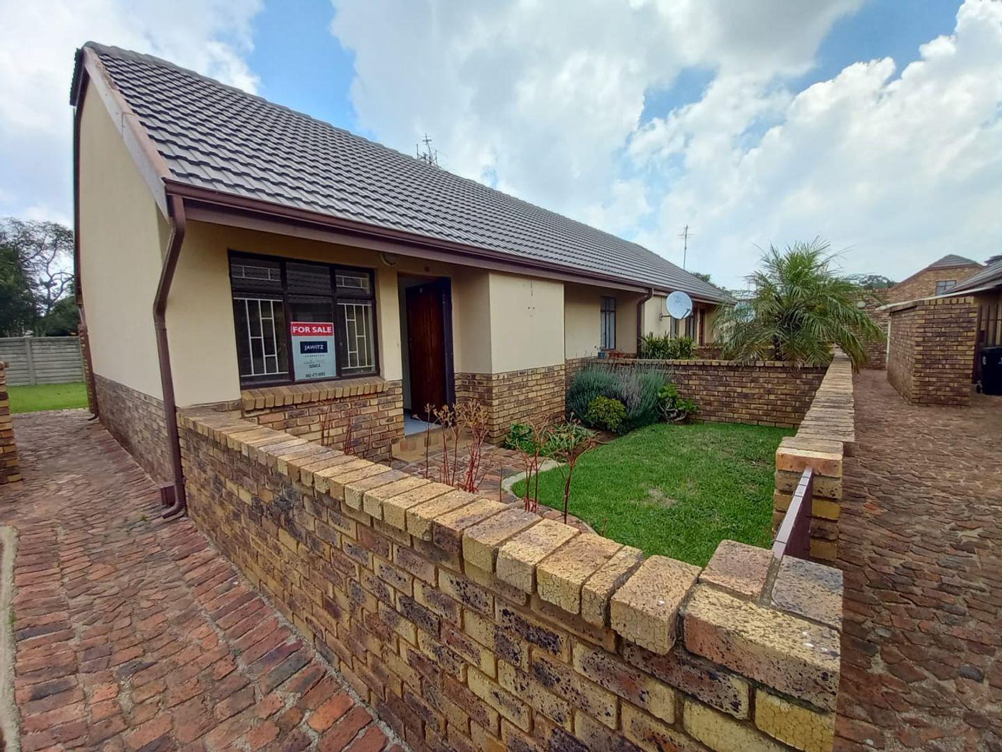 2 Bedroom Apartment / flat for sale in Bonaero Park P24113918539