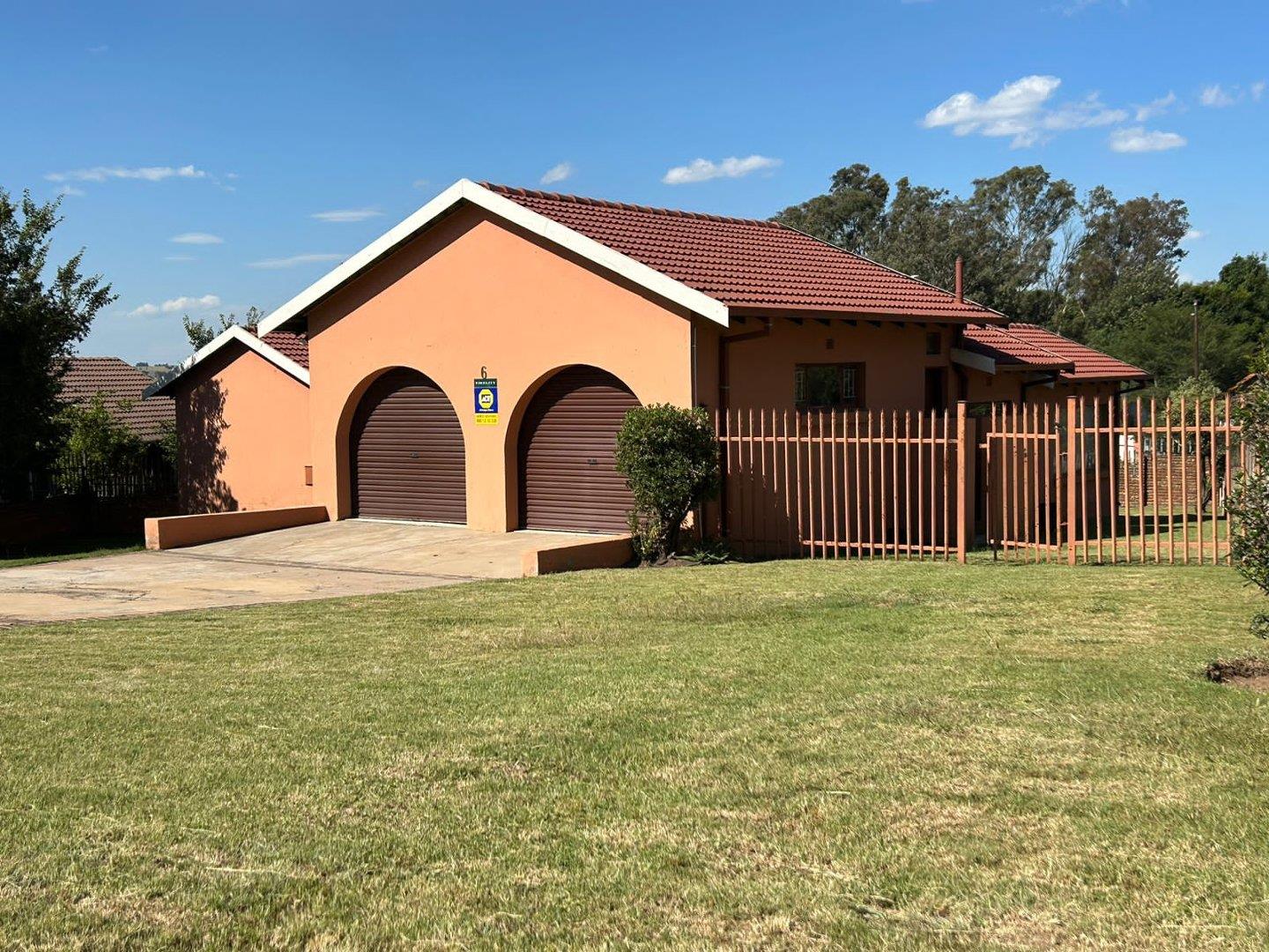 3 Bedroom House for sale in Die Heuwel Ext 1 P24114054448