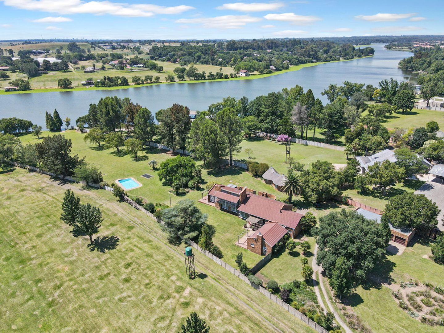 4 Bedroom House for sale in Marlbank P24114055224