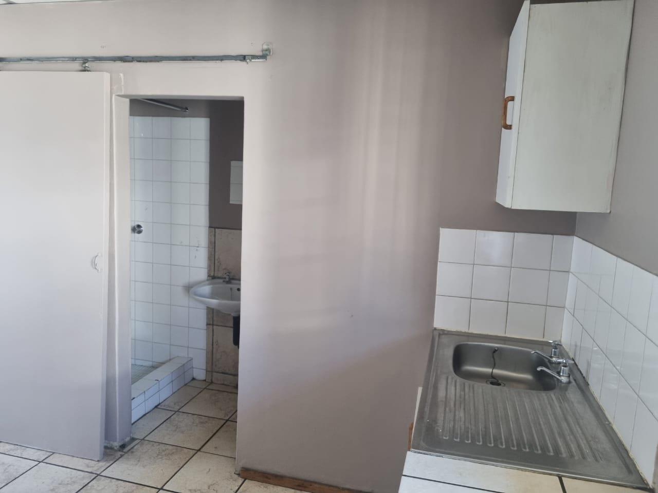 Apartment / flat to rent in Willows Sharing Bachelor Available for 2