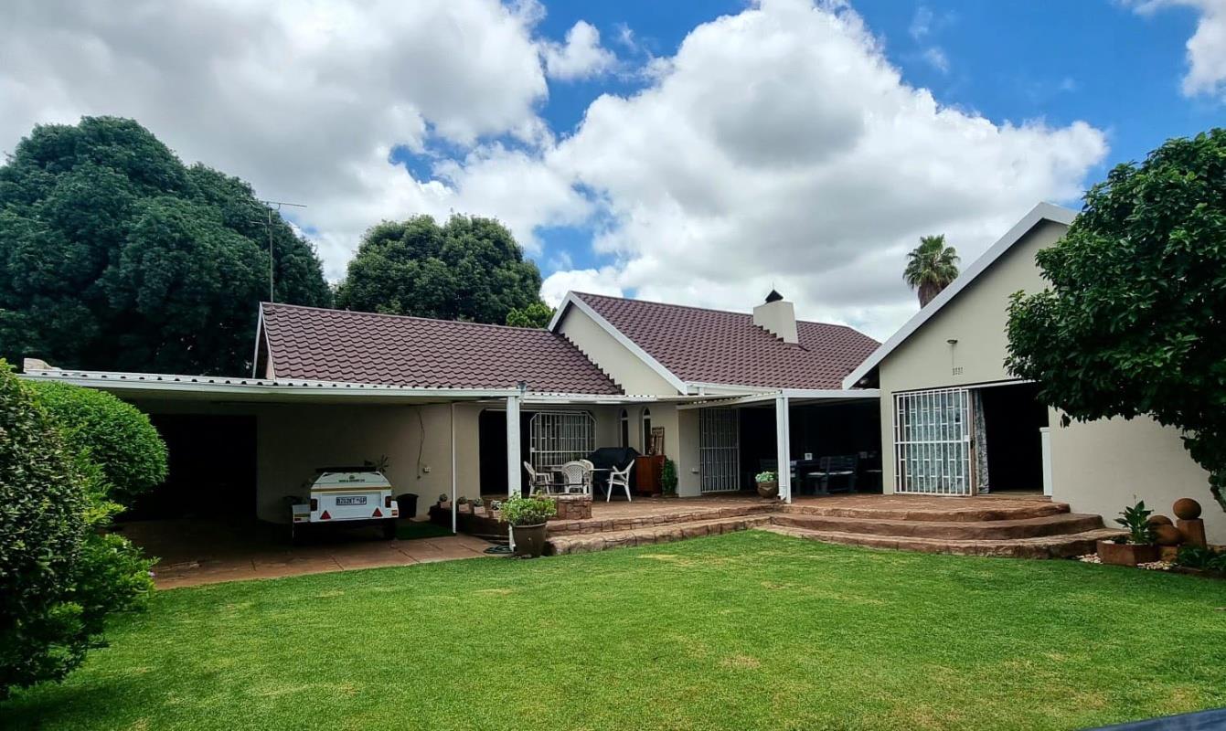 4 Bedroom House for sale in Edelweiss P24113864131