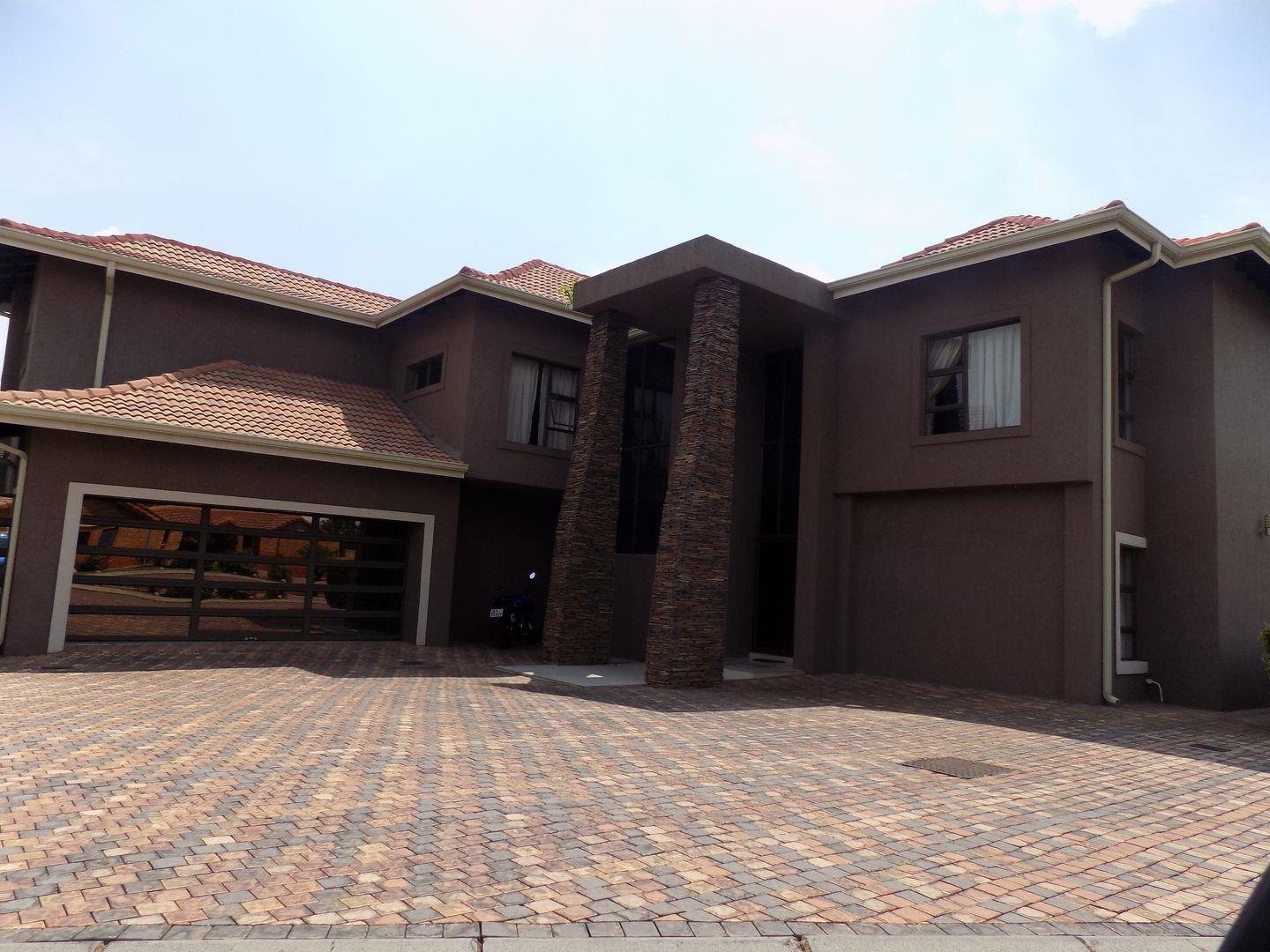 4 Bedroom House for sale in Eldo Meadows P24114060058