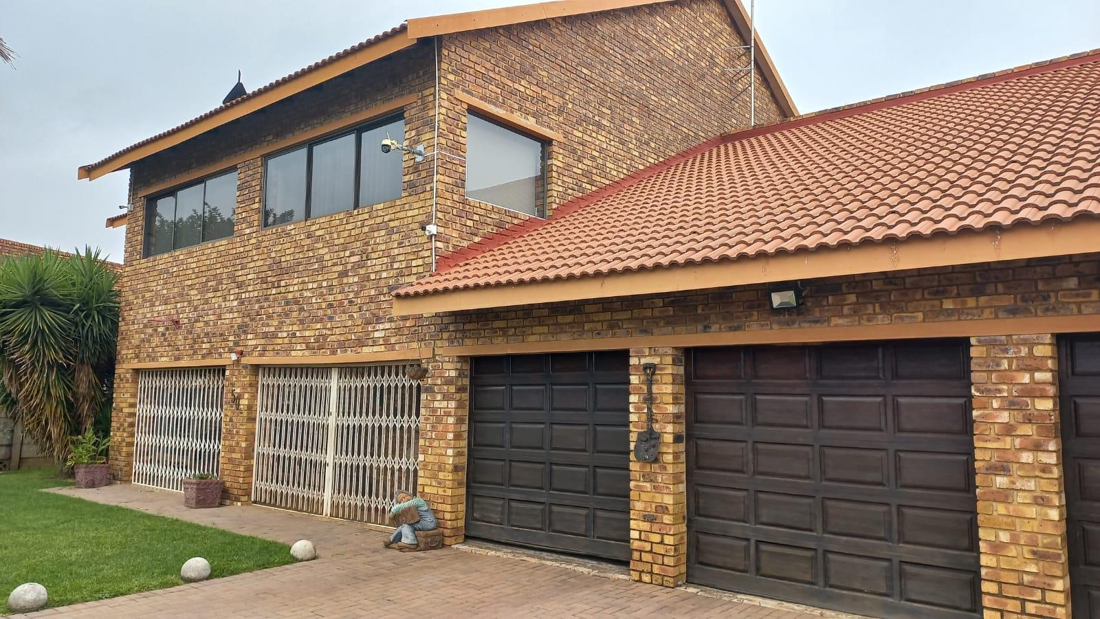 4 Bedroom House for sale in Riversdale P24114060918