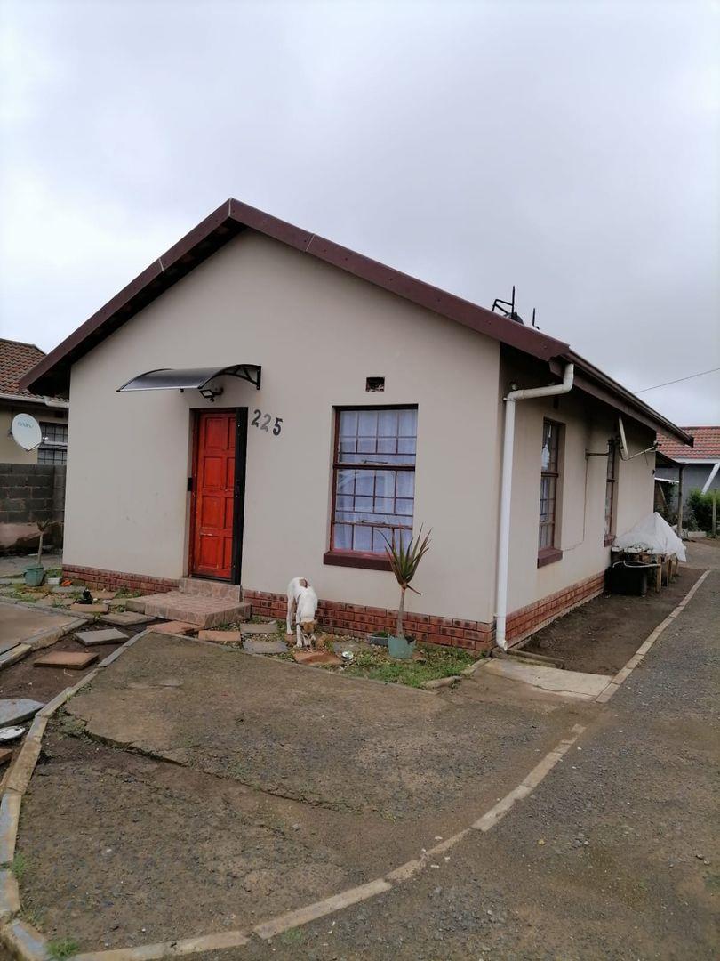 3 Bedroom House for sale in Mpophomeni P24114062232