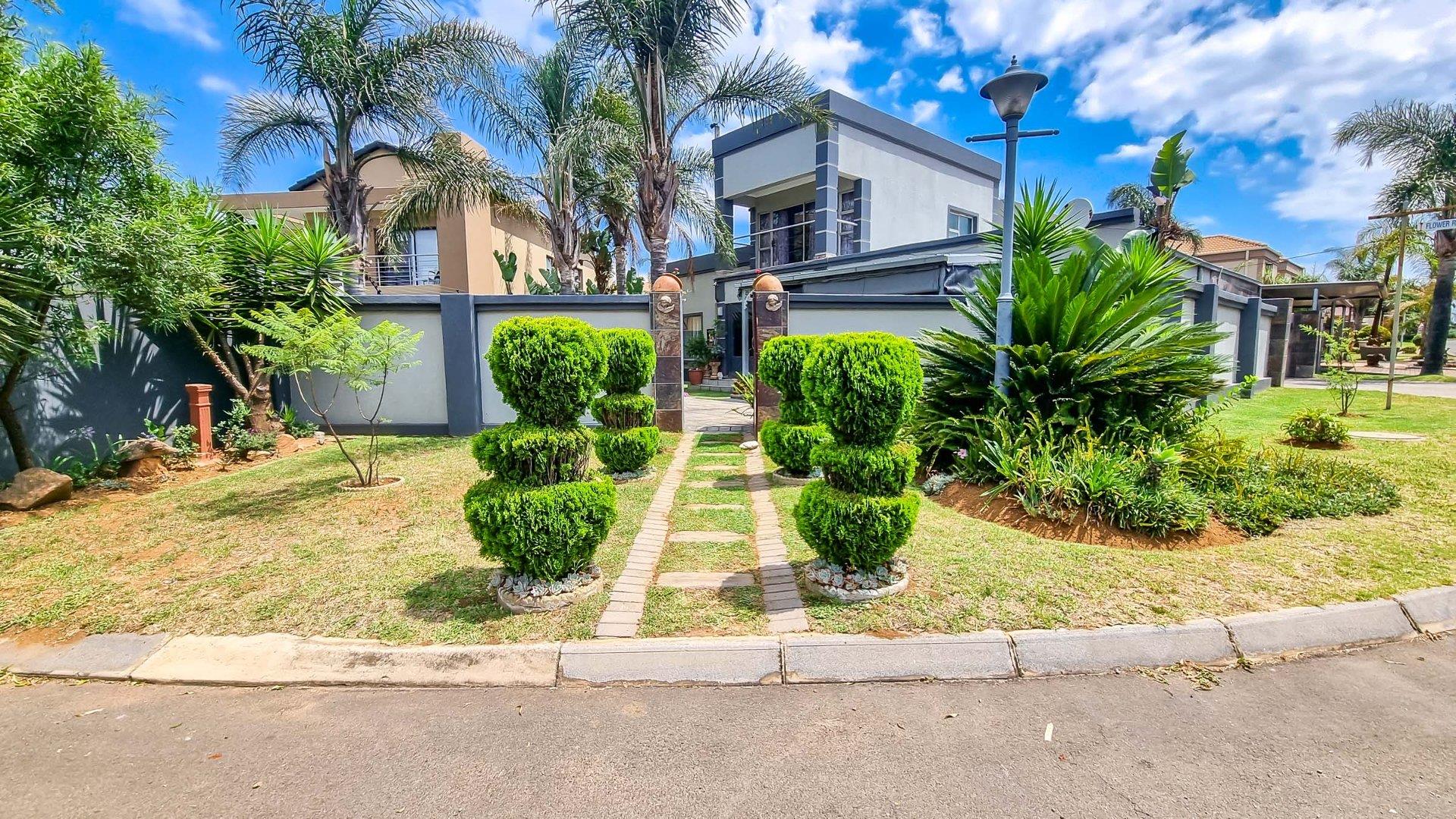 3 Bedroom House for sale in Clearwater Estate P24114062274