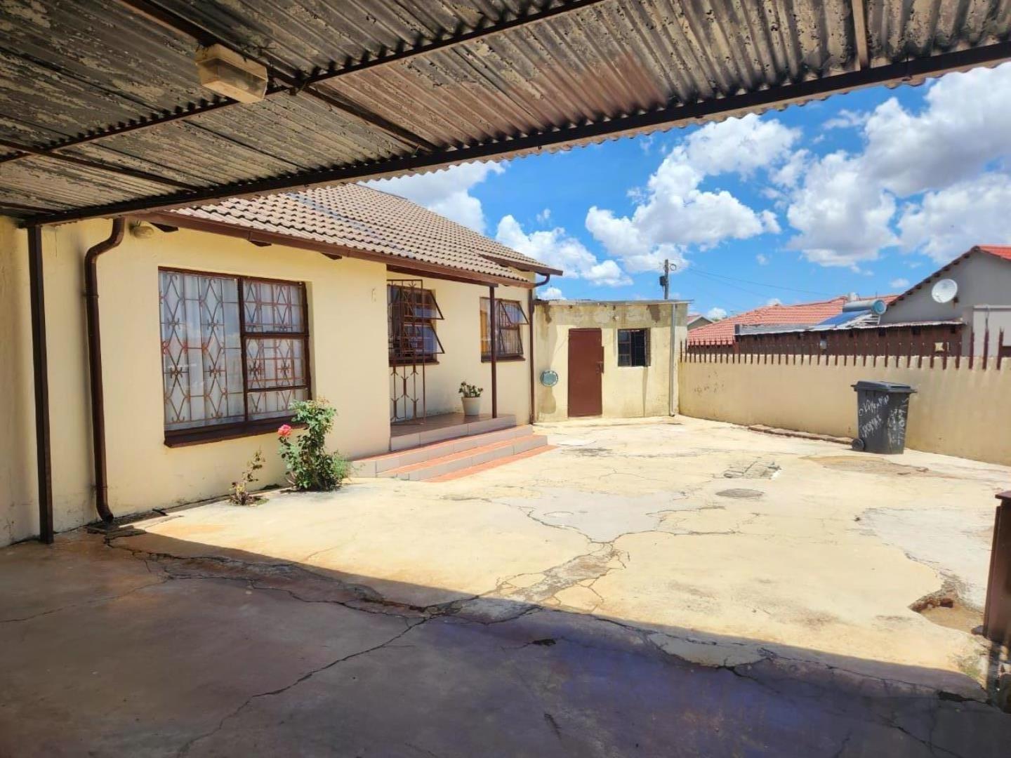 3 Bedroom House for sale in Eldorado Park P24114063376