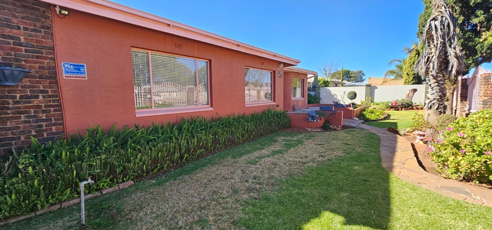 Verwoerdpark, Kimberley Property Property and houses for sale in Verwoerdpark, Kimberley