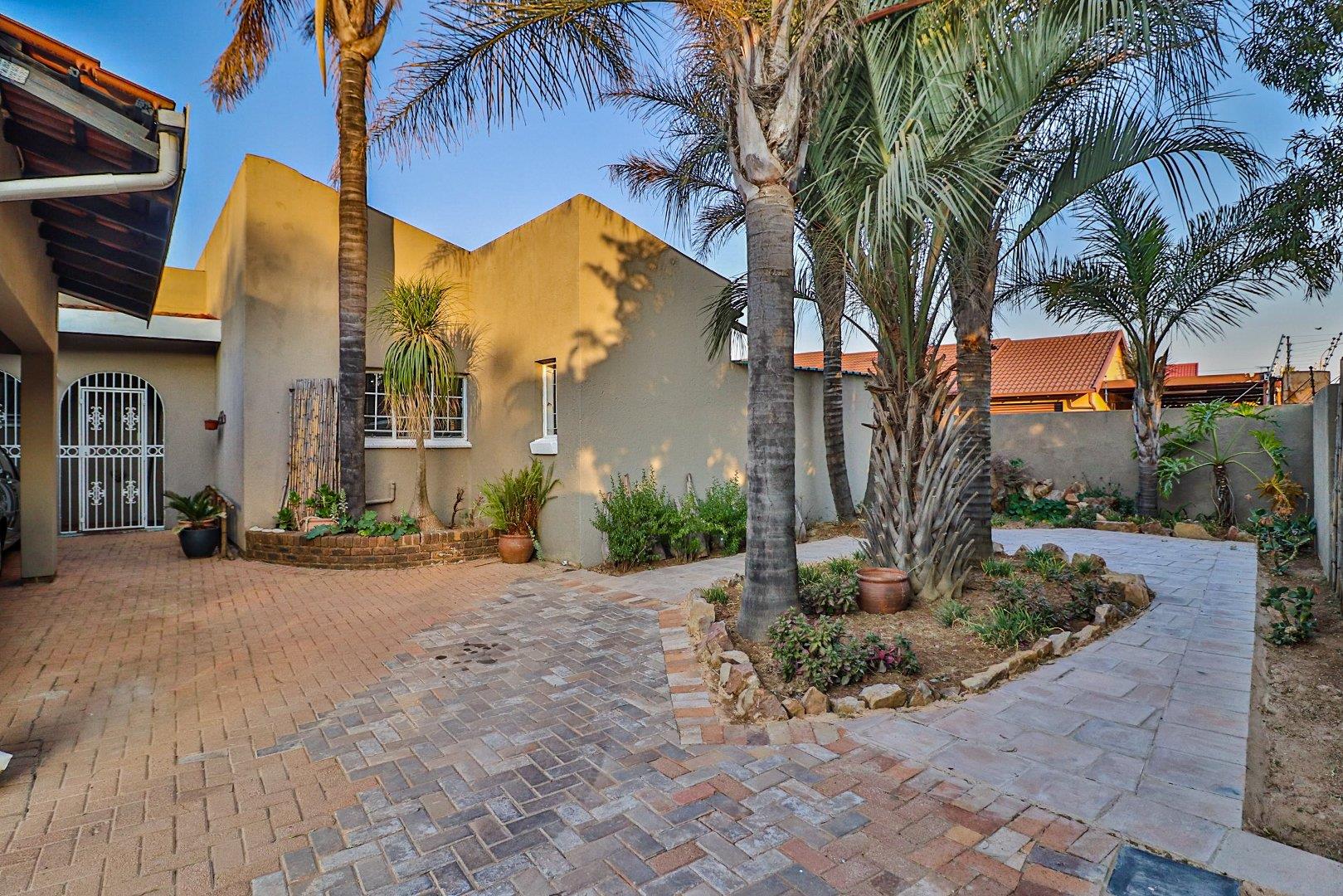 Bonaero Park Property Property and houses for sale in Bonaero Park