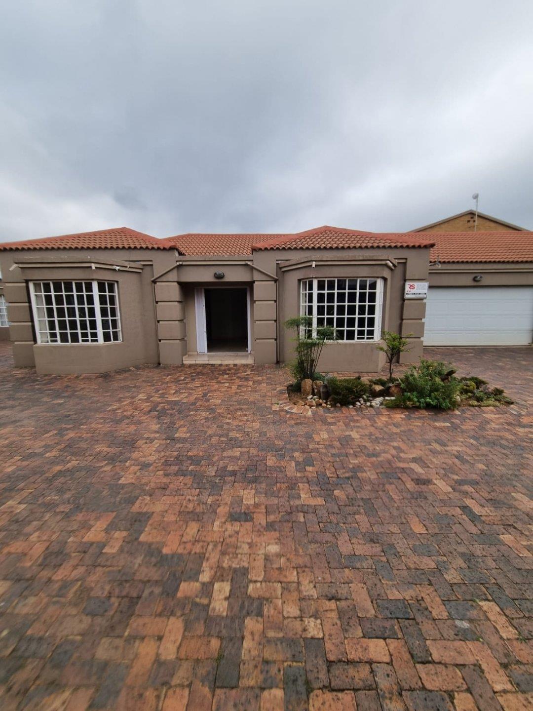 Vanderbijlpark Sw 5 Property Townhouses for sale in Vanderbijlpark Sw