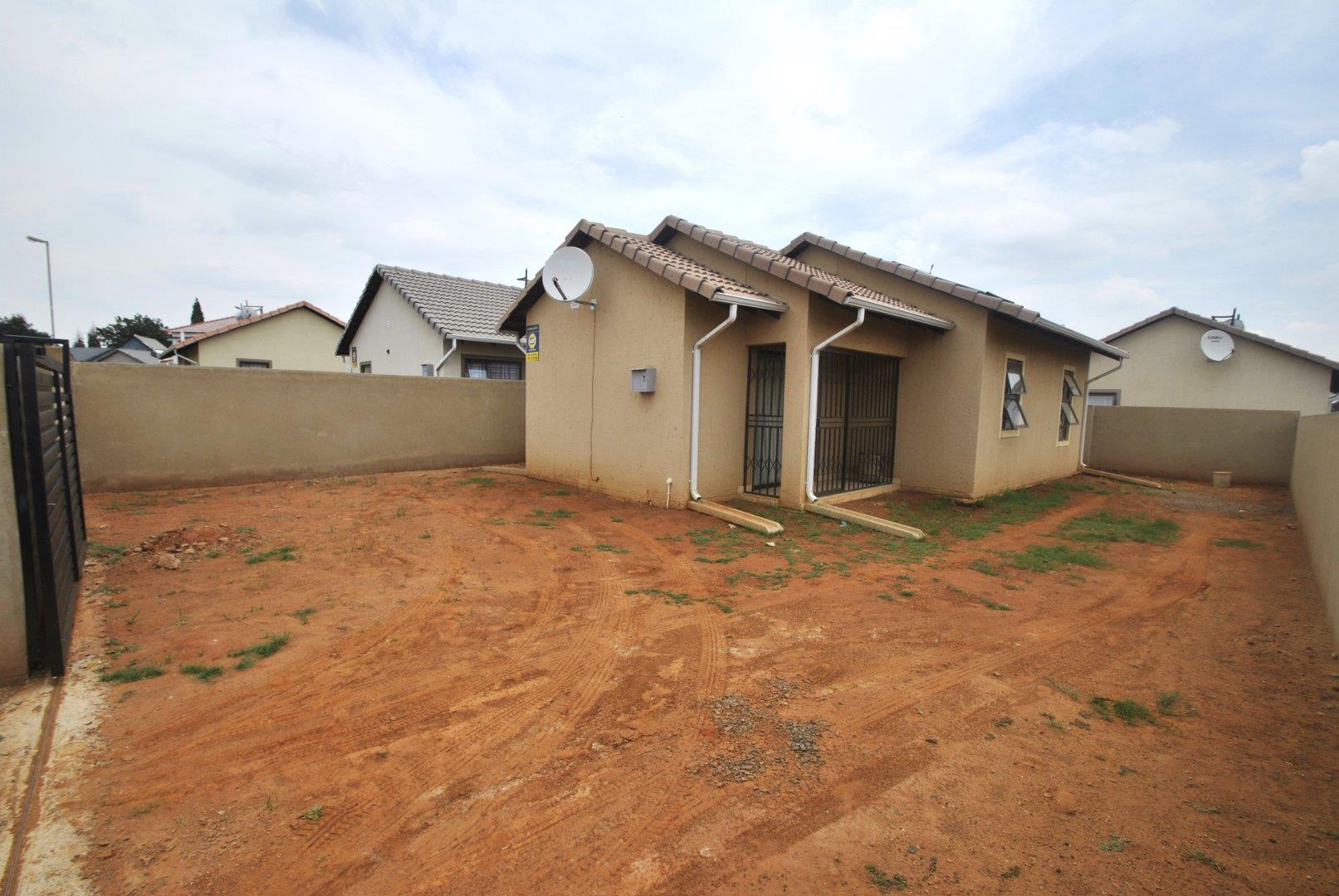 3 Bedroom House for sale in Dawn Park P24114064236