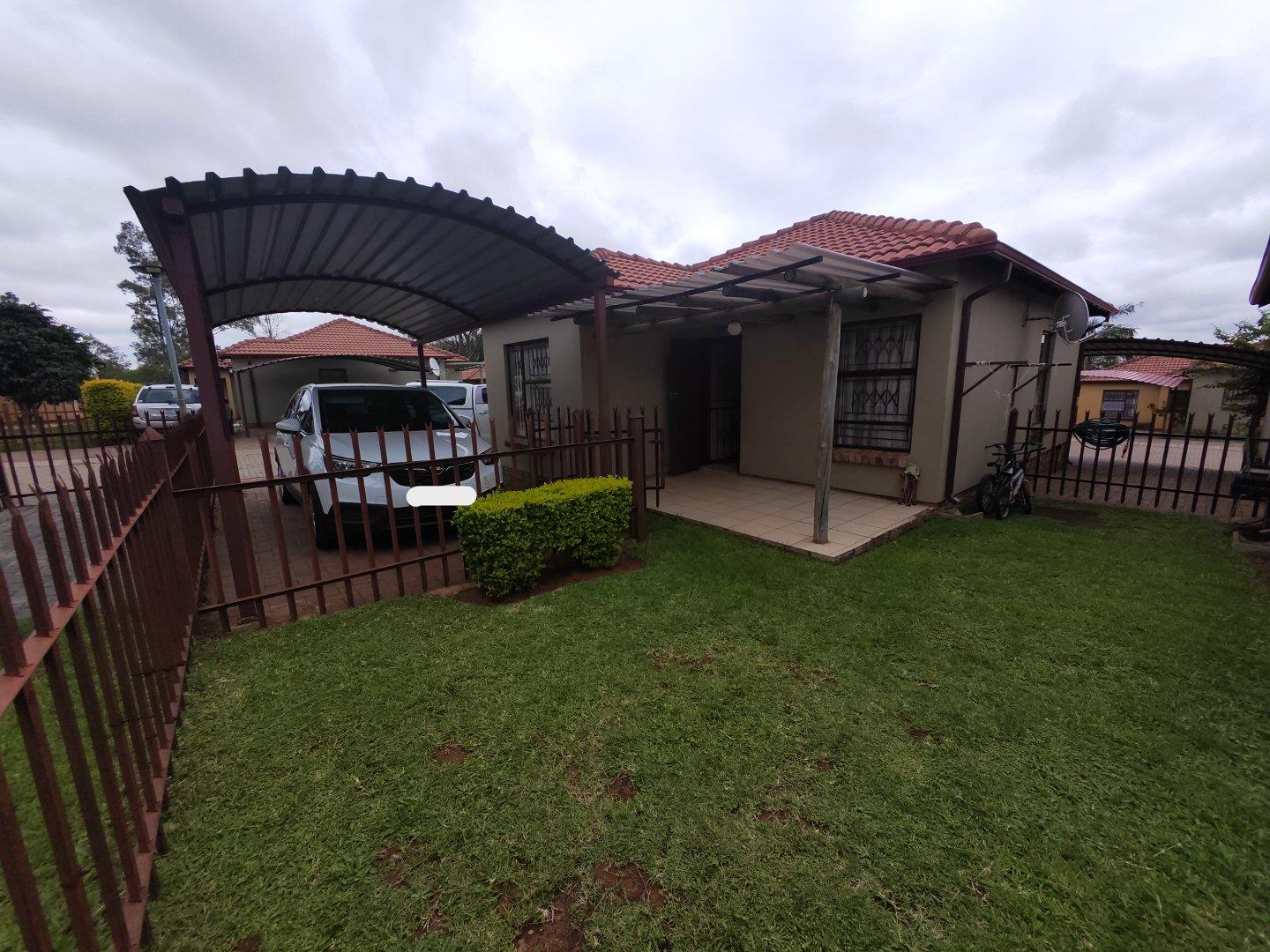 2 Bedroom House for sale in Heatherview P24114064400