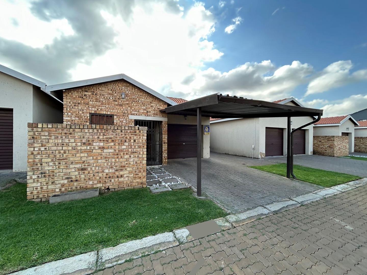 3 Bedroom Townhouse for sale in Pomona P24114064647