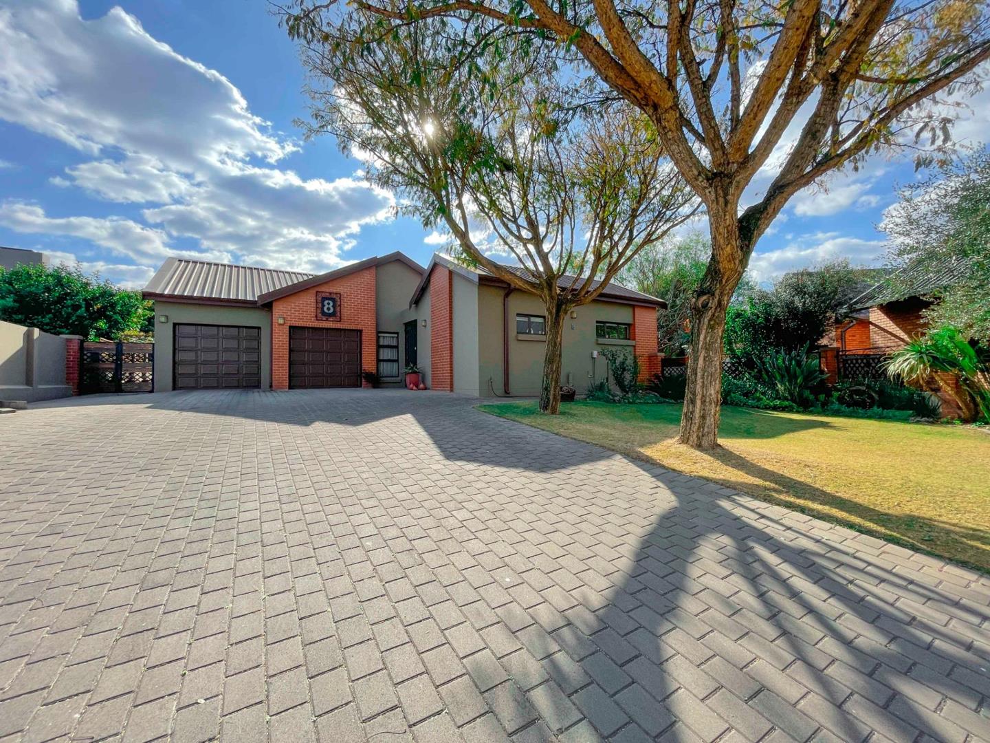 3 Bedroom House for sale in Retire at Midstream P24114064748