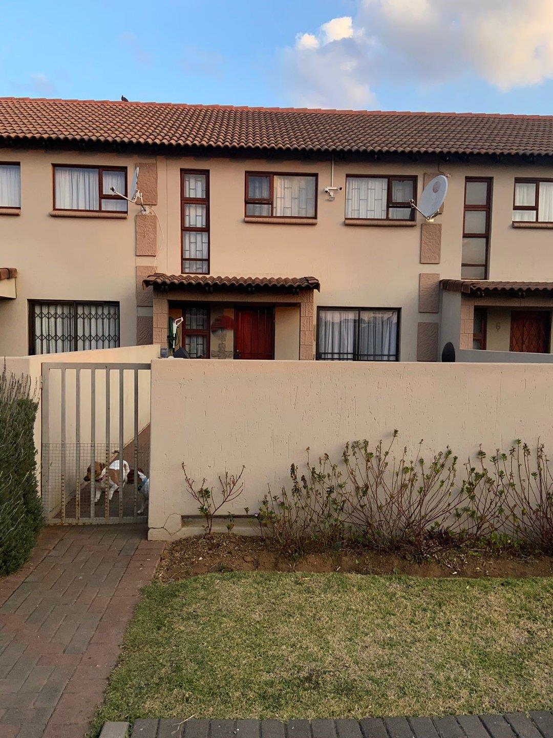 2 Bedroom Townhouse for sale in Three Rivers P24114064943