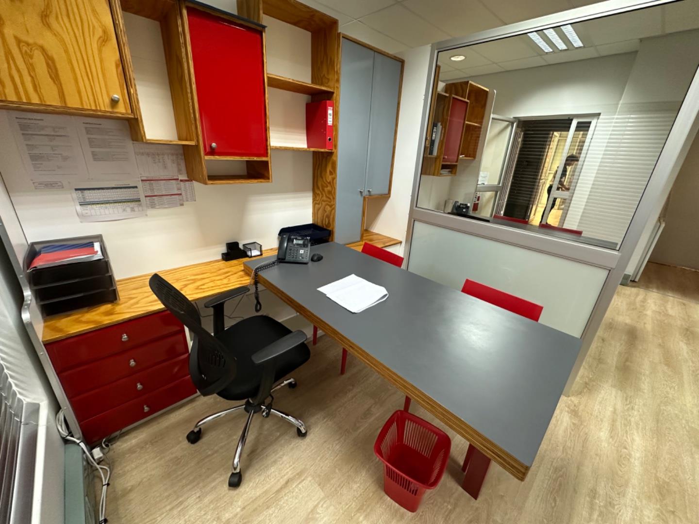 Commercial property to rent in Hampton Court P24114065434