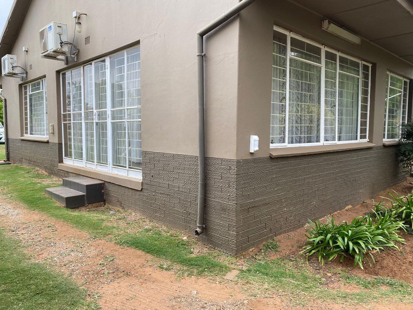 3 Bedroom House for sale in Greenhills P24114065440