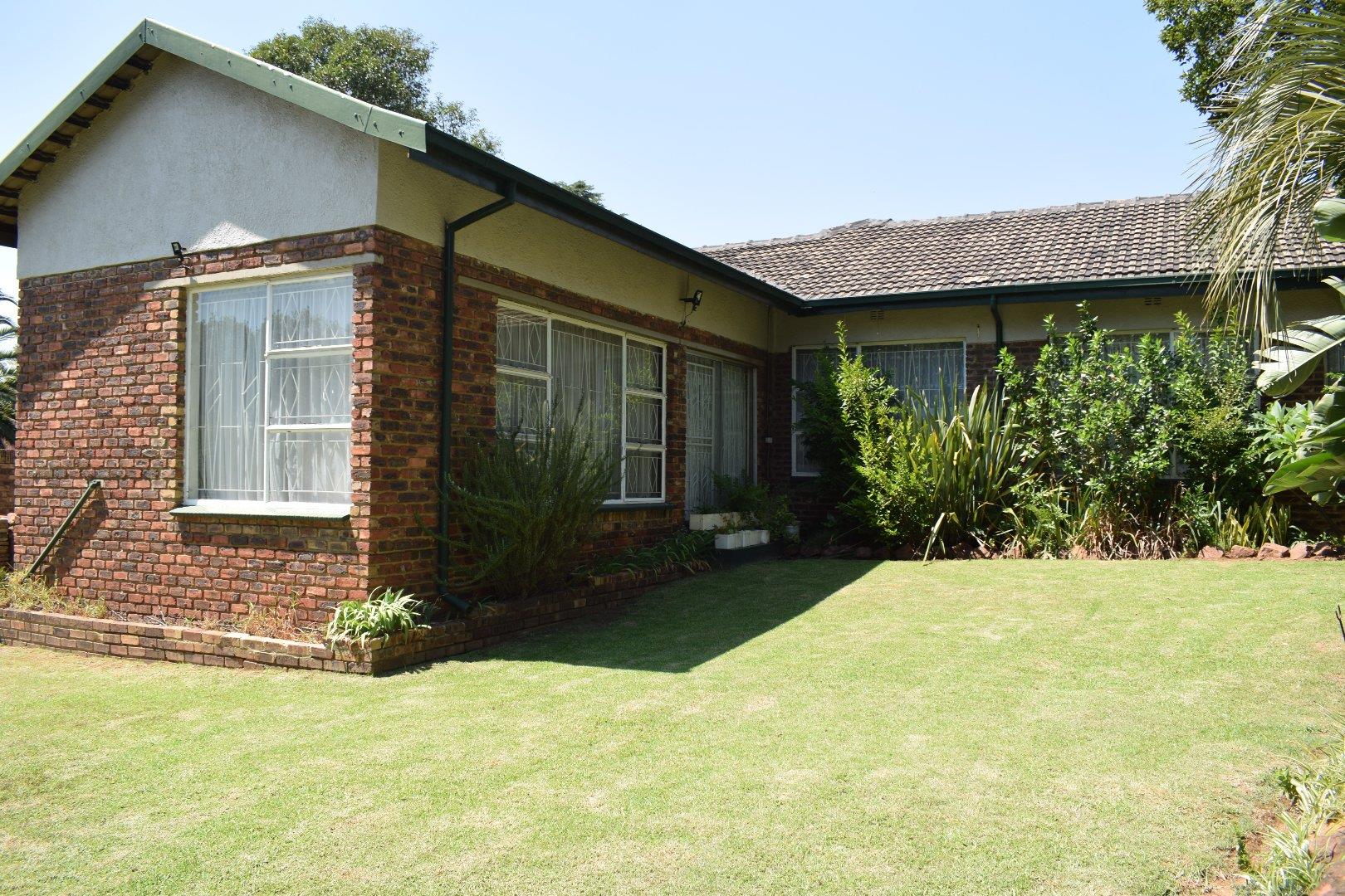 4 Bedroom House for sale in Die Heuwel Ext 1 P24114065759