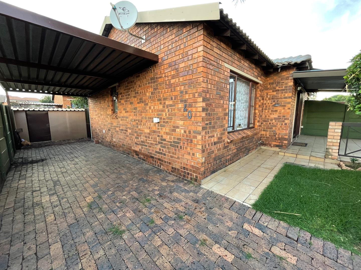 Florida Glen Property Apartments / flats for sale in Florida Glen