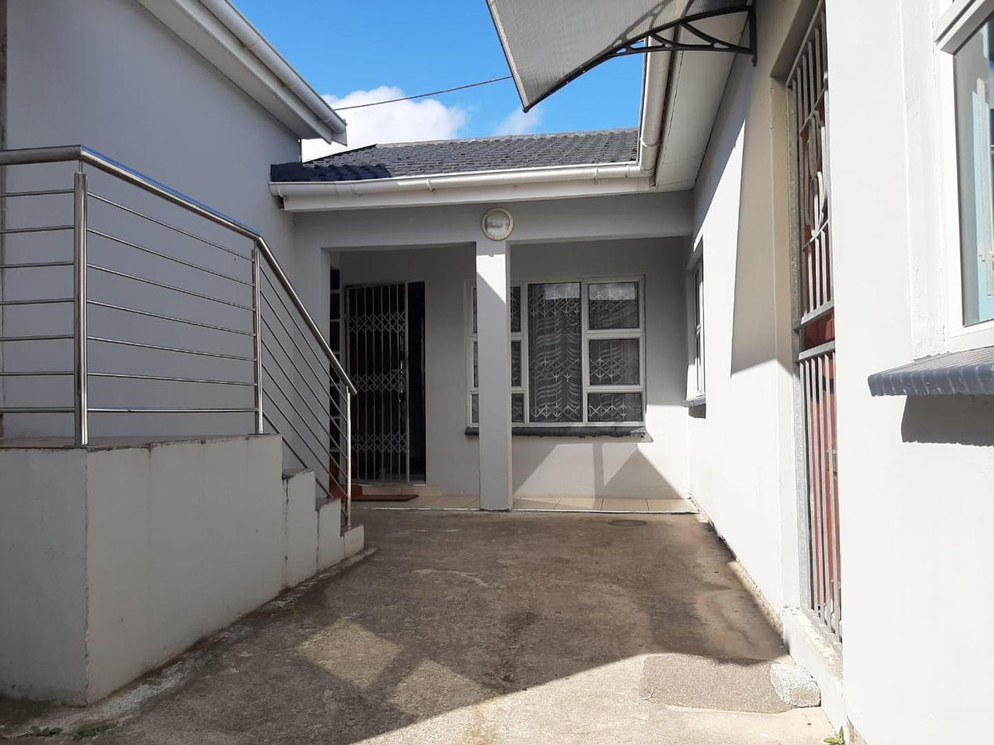 3 Bedroom House for sale in Amalinda P24114067075