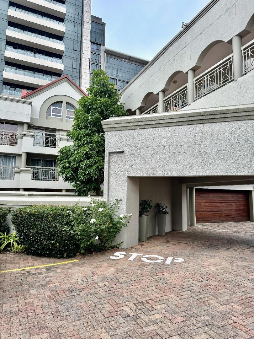 2 Bedroom Apartment / flat for sale in Morningside Embasy Gardens, 17 West Road South Road