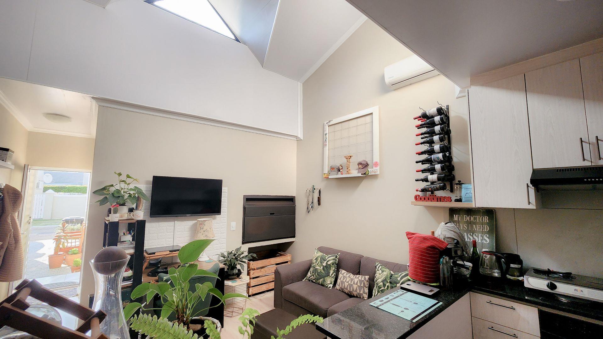 2 Bedroom House for sale in De Zoete Inval 8 De Oude Chardonnay, 26