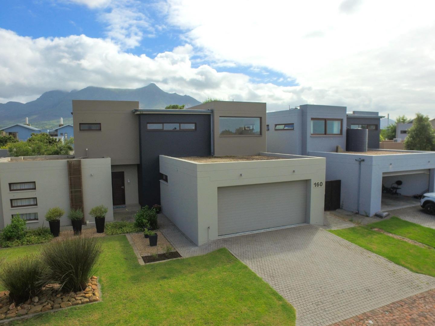 4 Bedroom House for sale in Earls Court Lifestyle Estate Earls Court Lifestyle Estate, 160