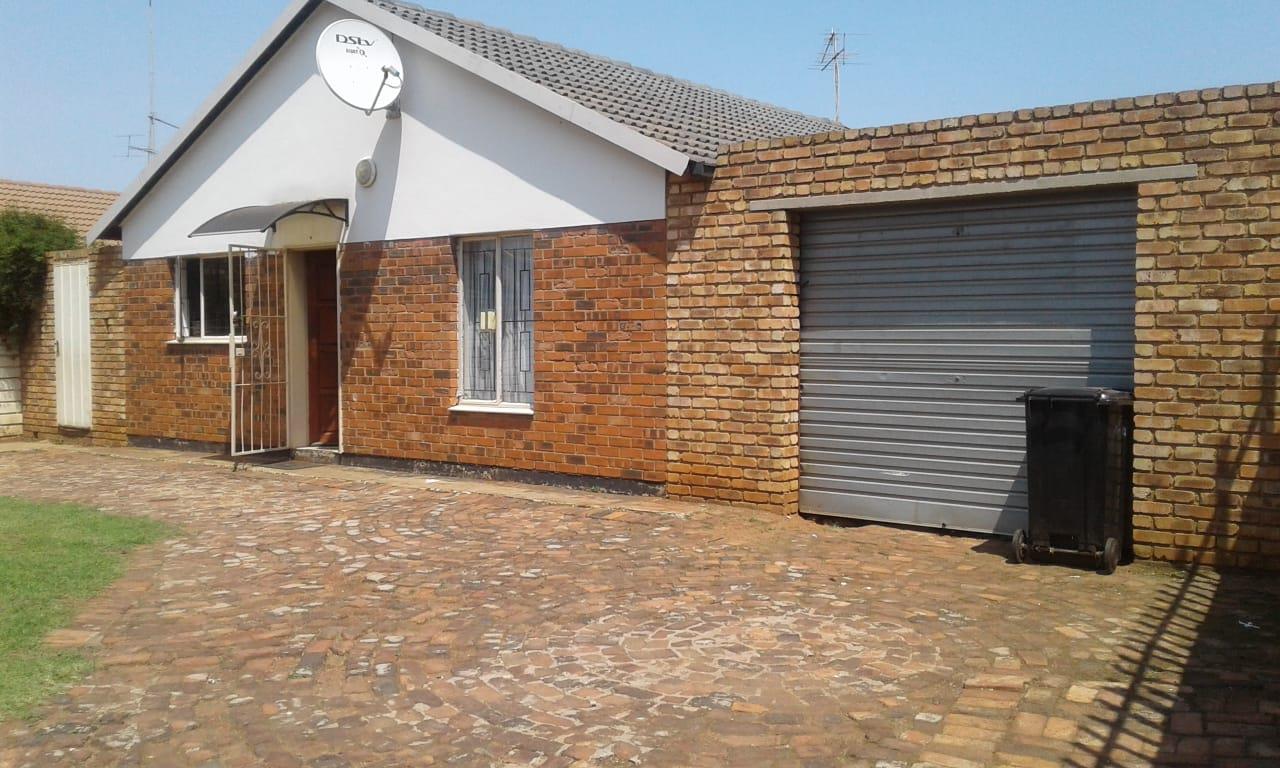 3 Bedroom House for sale in Bakerton P24114068870