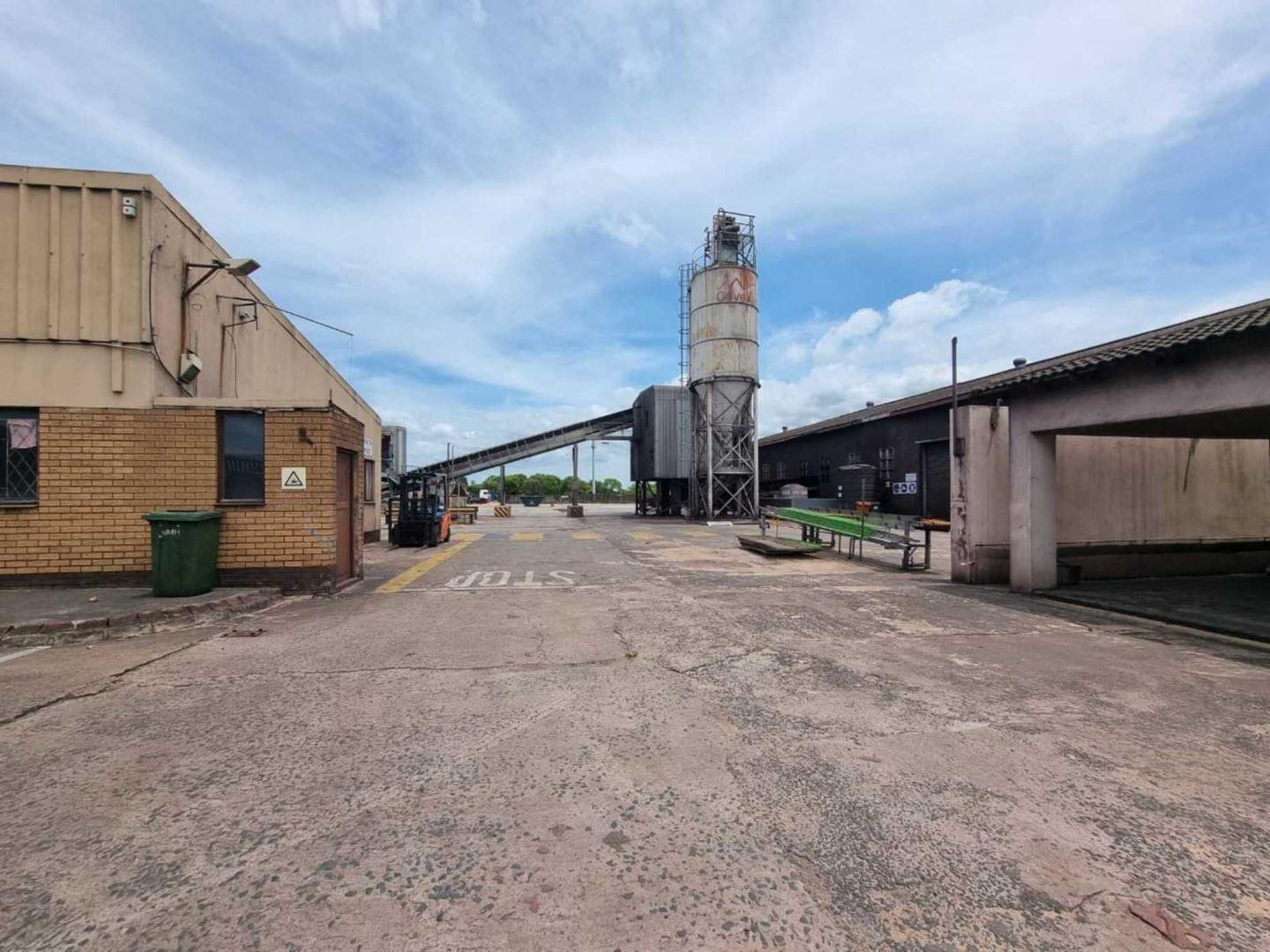 Industrial property to rent in Alton P24114070597