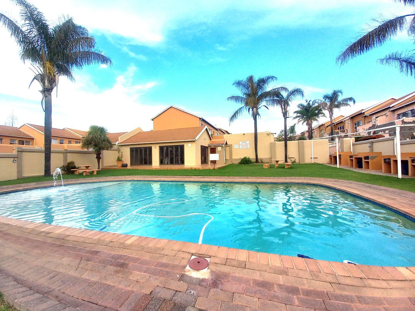 2 Bedroom Apartment / flat for sale in Vorna Valley P24114623869