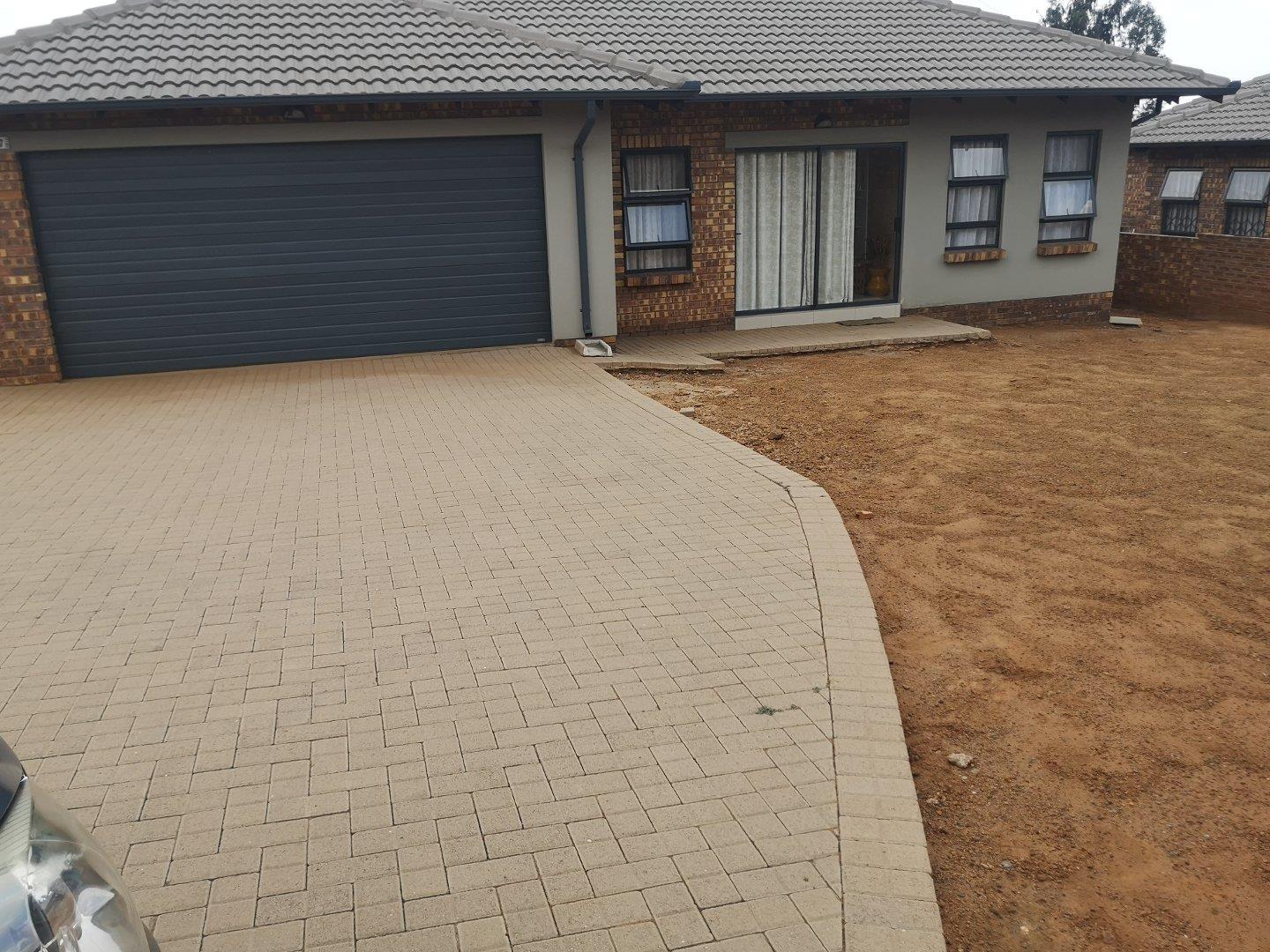 3 Bedroom House for sale in Witbank Ext 10 P24114071389