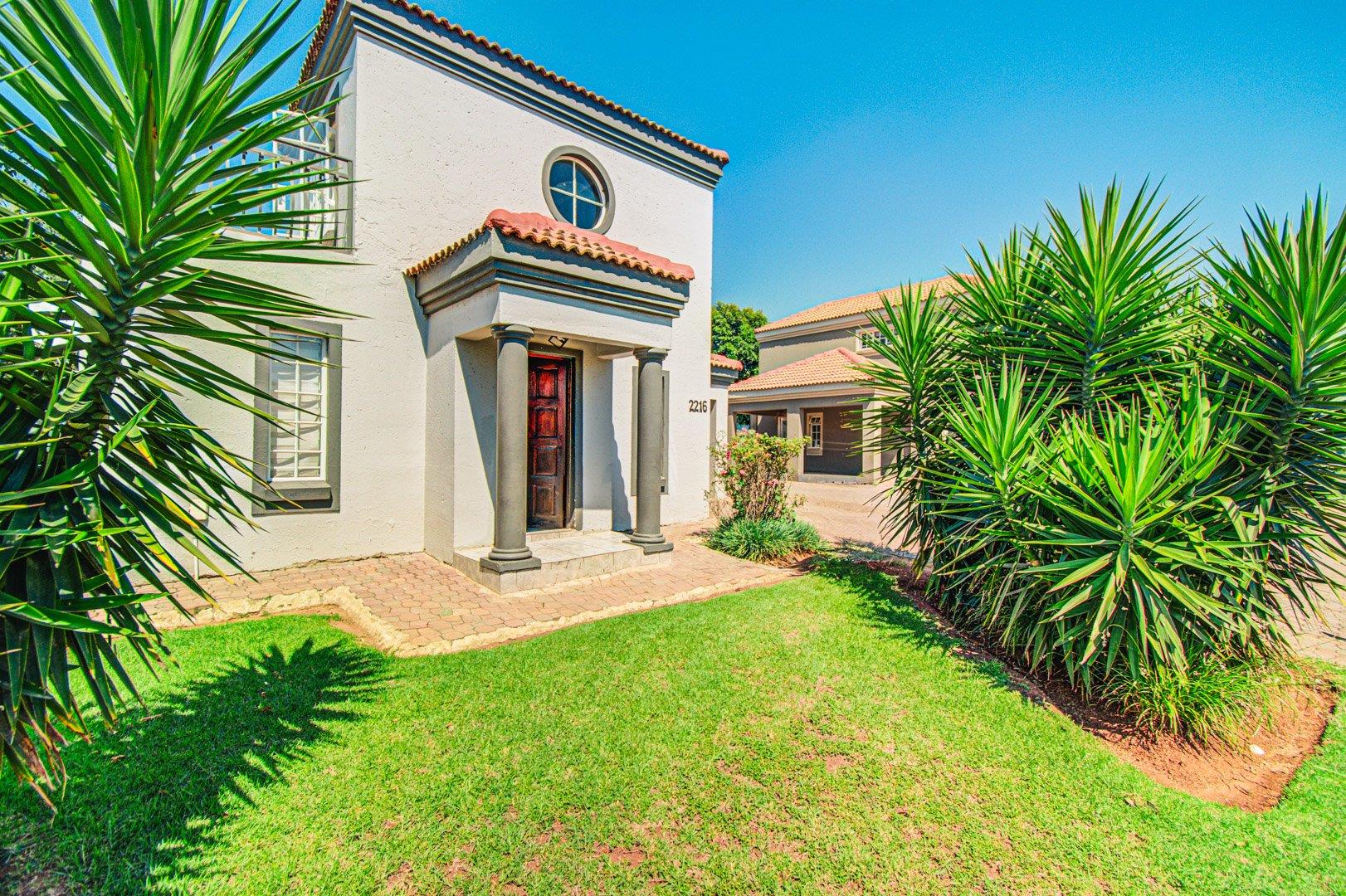 2 Bedroom Townhouse for sale in Brakpan North P24114071559