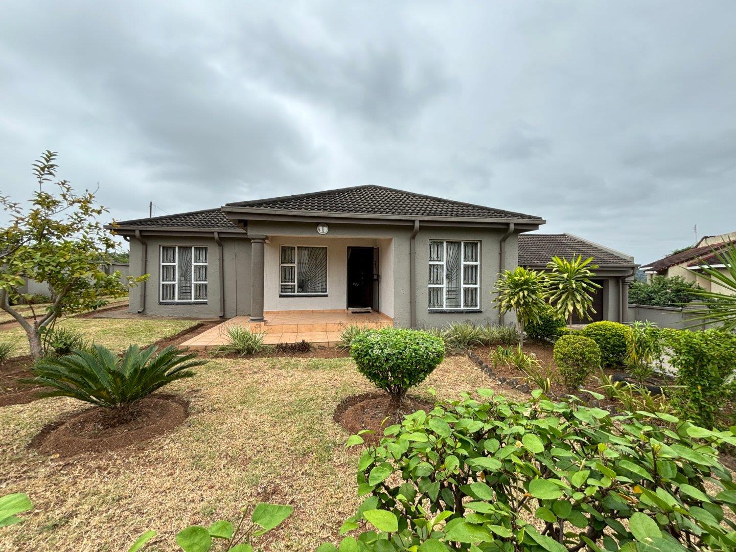 4 Bedroom House for sale in Hazyview 737 Berghaan Bend P24114072171