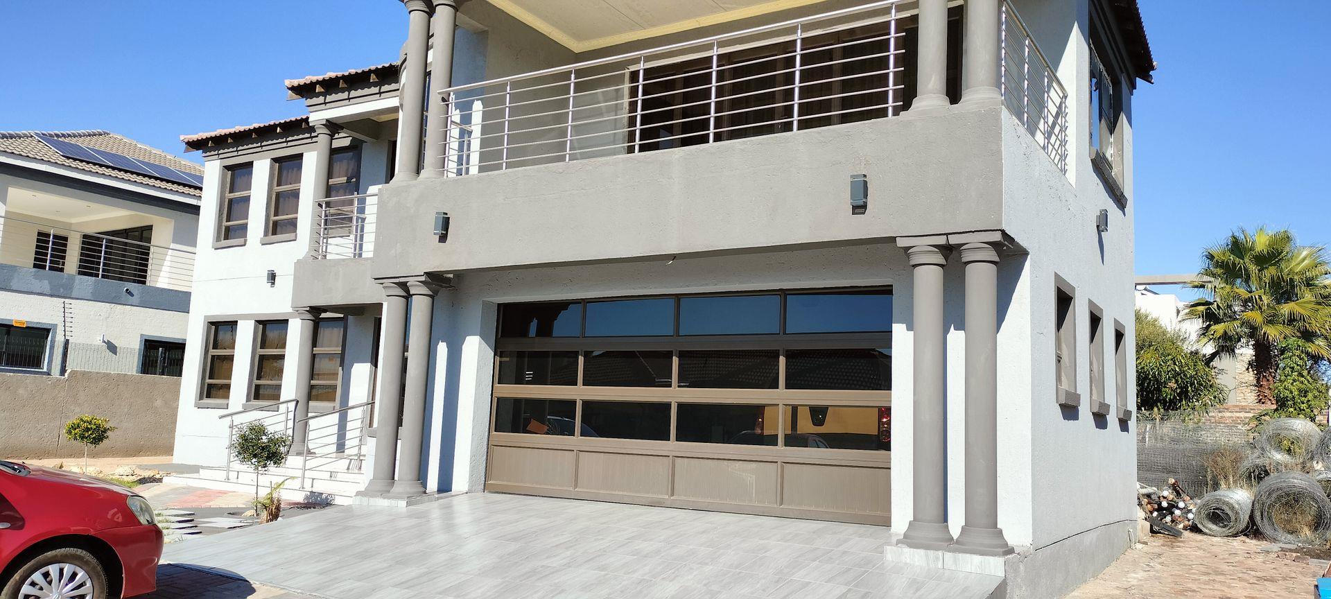 6 Bedroom House for sale in Marula Heights P24114073366