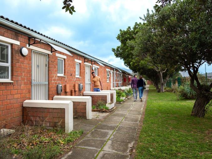 0.5 Bedroom Apartment / Flat to Rent in Westcliff