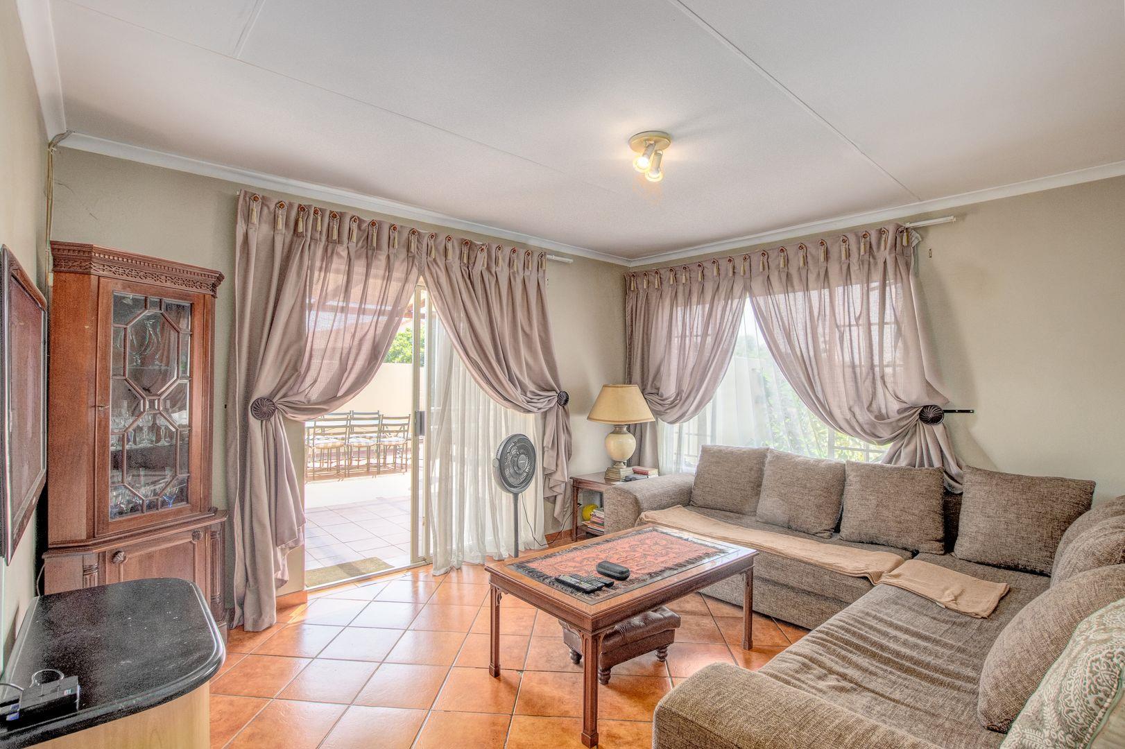 2 Bedroom Apartment / flat for sale in Willow Park Manor 50 Grace