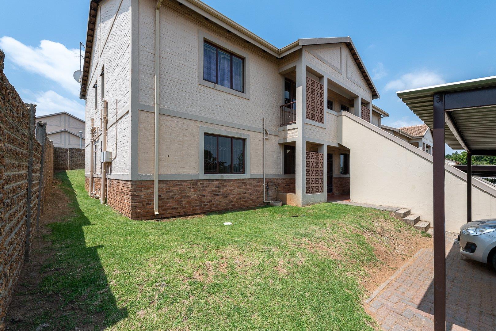 2 Bedroom Apartment / flat for sale in Halfway Gardens P24114077505