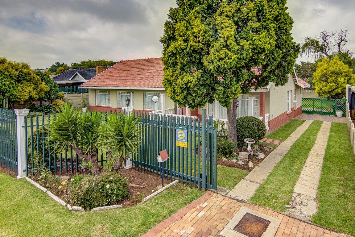 4 Bedroom House for sale in Kempton Park Ext 4 P24114077939