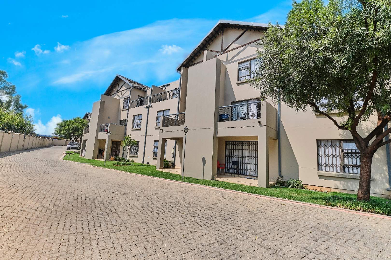 2 Bedroom Townhouse for sale in Ruimsig 100 Holeinone Ave P24