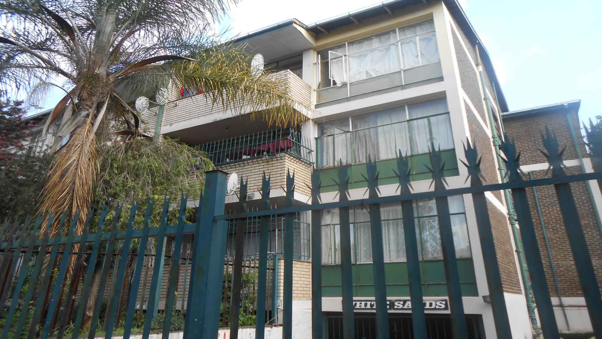 2 Bedroom Apartment / flat for sale in Windsor East 42 Lords Avenue P24113970481