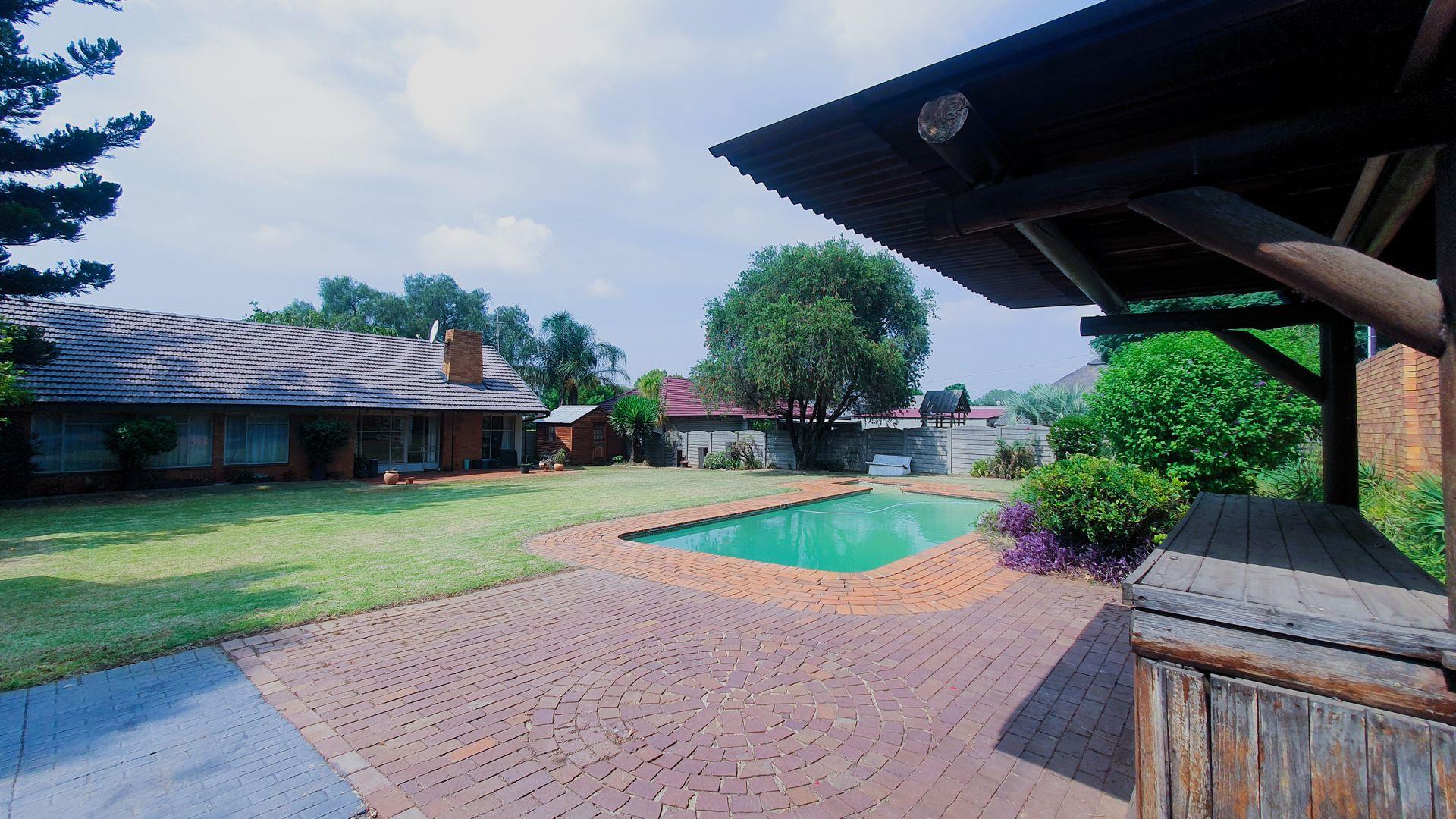 3 Bedroom House for sale in Hazeldene P24114078855