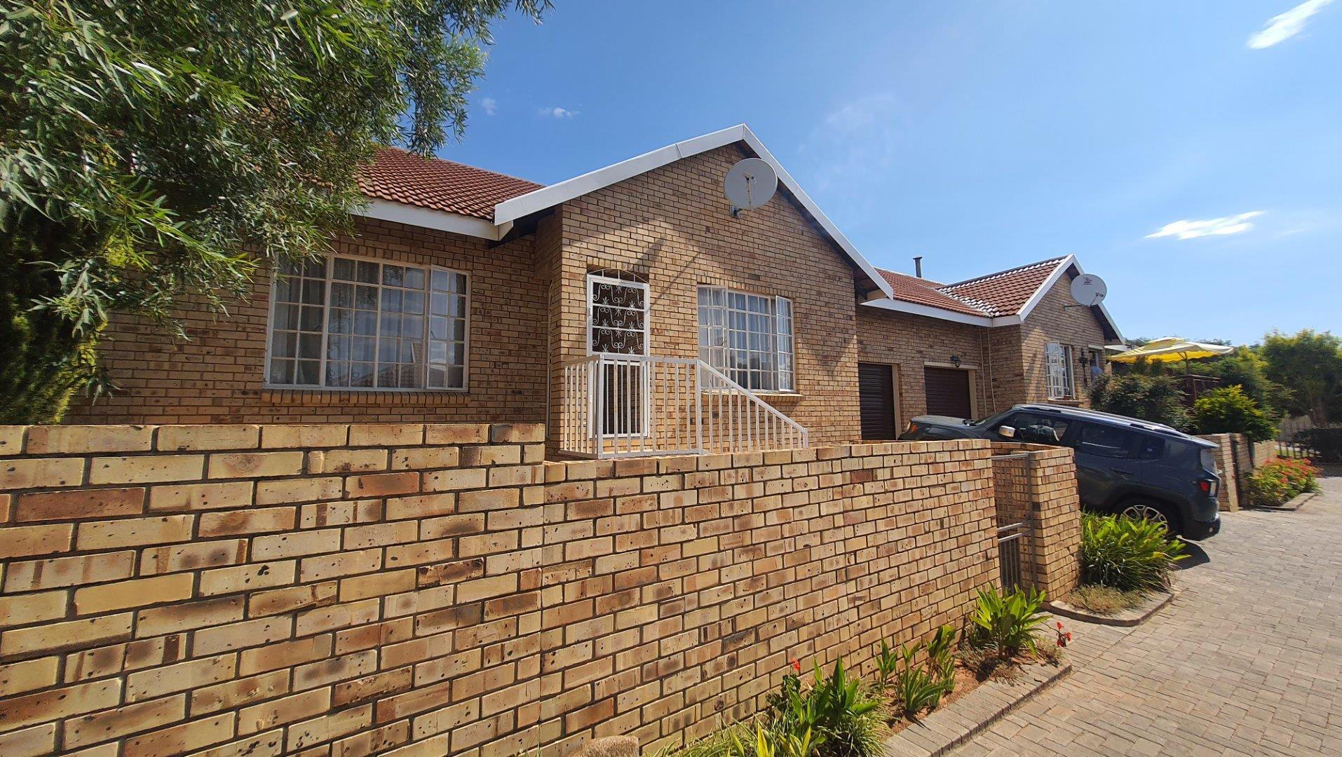 3 Bedroom Townhouse for sale in Pentagon Park P24114082682