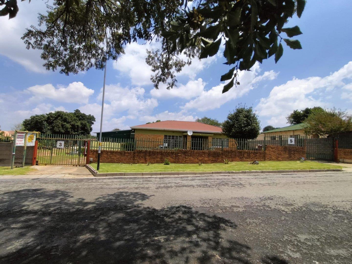 8 Bedroom House for sale in Elsburg P24114083313