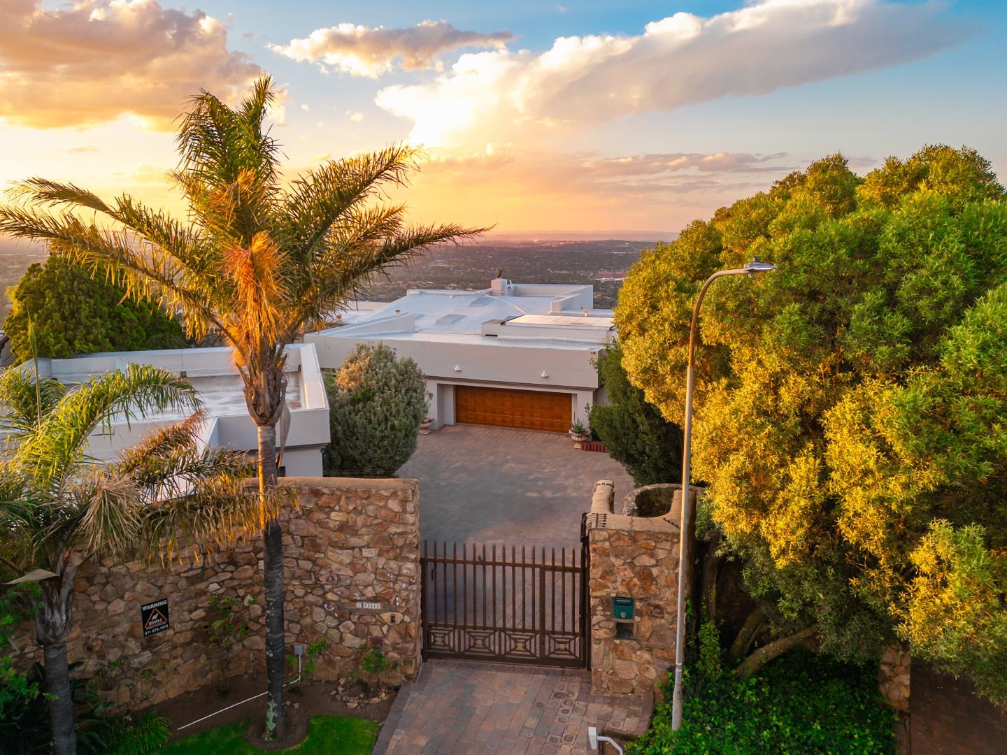 4 Bedroom House for sale in Northcliff P24114084102