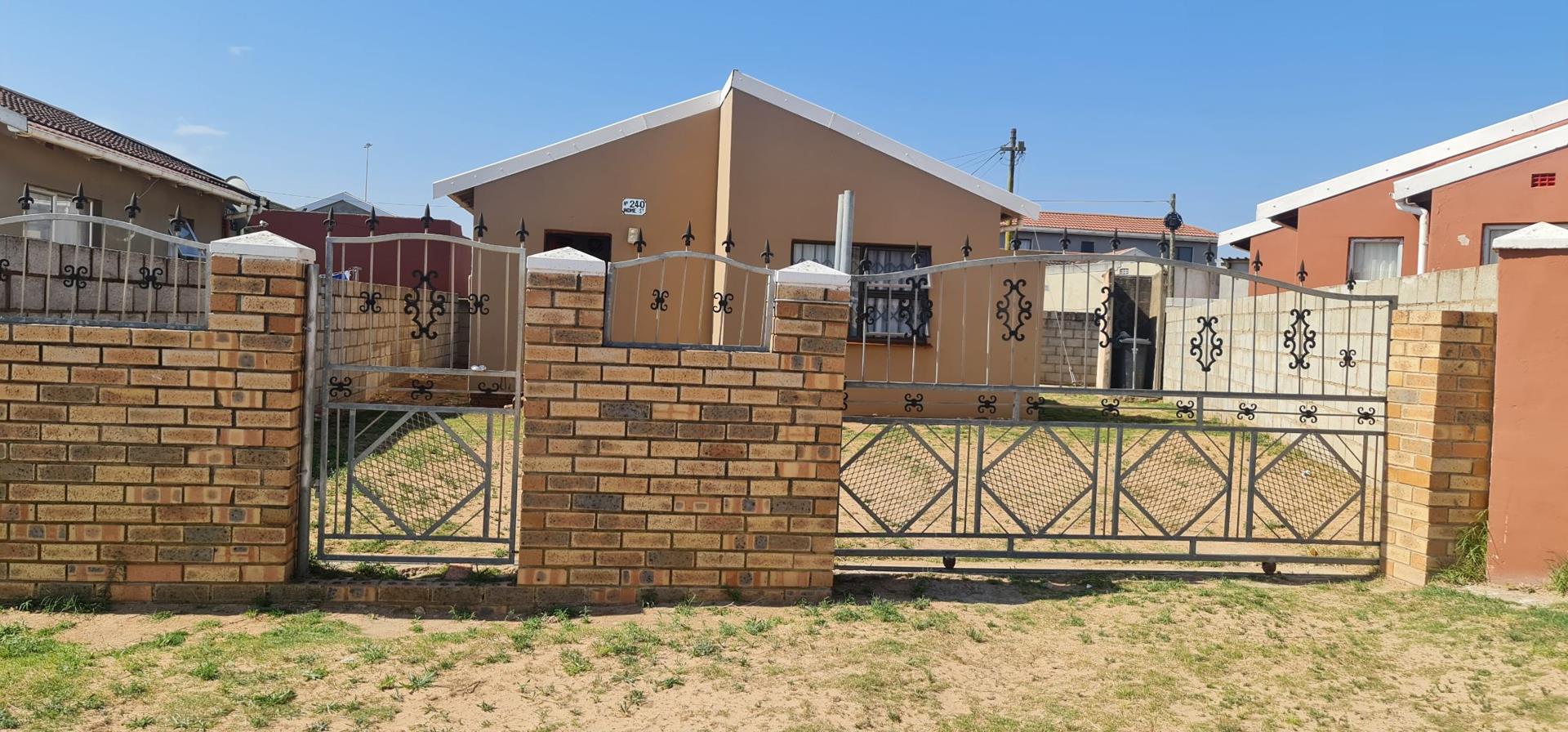 2 Bedroom House for sale in Motherwell Nu 3 P24114085227