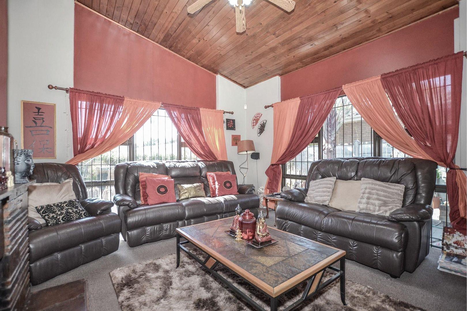 4 Bedroom House for sale in Peerless Park North 54 Drostdy Street