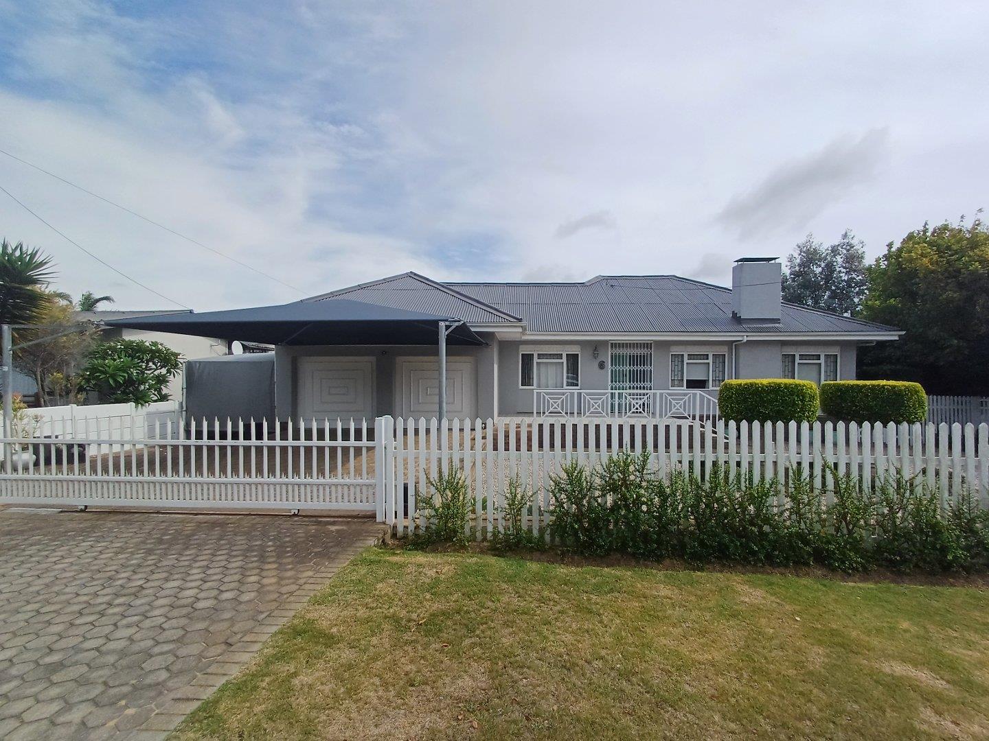 4 Bedroom House for sale in Hartenbos Central P24114086211